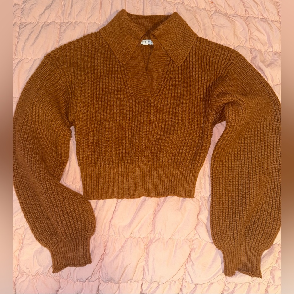 Brown knit sweater with collar